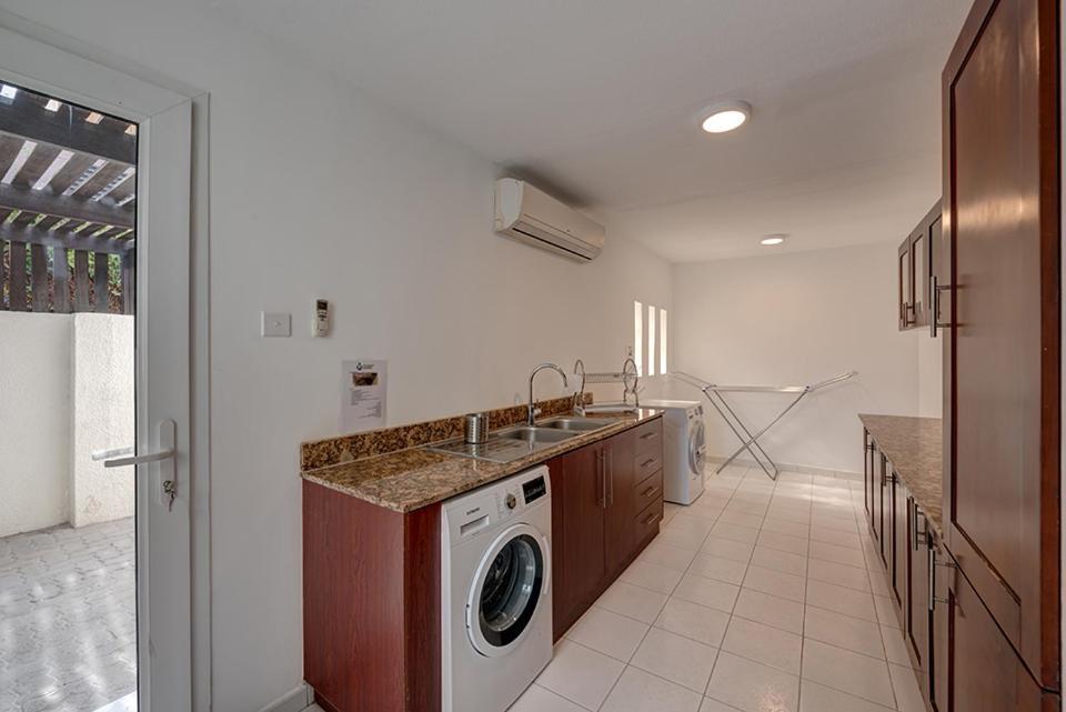 J5 Four Bedroom Villa Holiday Home In Al Wasl For Families Only Дубай Екстер'єр фото